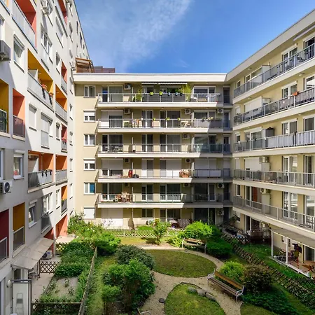 Call It - With Free Parking Appartement Budapest